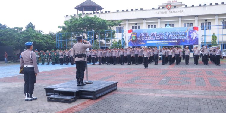 Kapolres Metro Bekasi Gelar Apel Pasukan Oprasi Keselamatan Jaya Tahun 2025 Pelanggaran Dan Kecelakaan Lalu Luntas