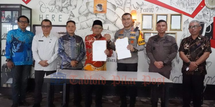 Pemda Bantaeng Serahkan Hibah Lahan Kepada Polres Bantaeng