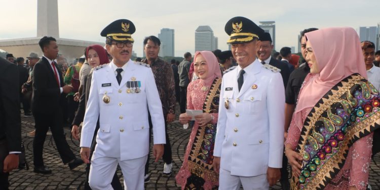 Presiden Prabowo Lantik Dr. Ir. H. Hamartoni Ahadis, M.Si., Dan Romli, S.Kom., S.H., M.H., Sebagai Bupati Dan Wakil Bupati Lampung Utara Terpilih Periode 2025-2030 Di Istana Negara