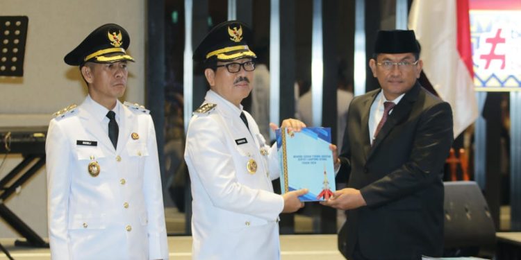 Presiden Prabowo Lantik Dr. Ir. H. Hamartoni Ahadis, M.Si., Dan Romli, S.Kom., S.H., M.H., Sebagai Bupati Dan Wakil Bupati Lampung Utara Terpilih Periode 2025-2030 Di Istana Negara