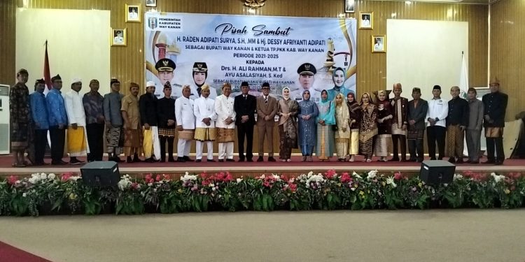 Pisah Sambut Raden Adipati Surya dan Ketua TP PKK kepada Ali Rahman- Ayu sebagai Bupati dan Wakil Bupati Way Kanan