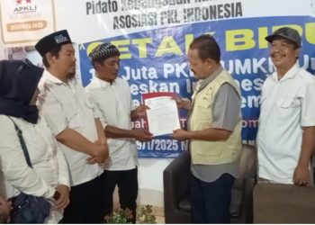 Raden Misna Ketua DPD APKLI Perjuangan Kabupaten Pandeglang Resmi Terima SK Kepengurusan, Siap Perjuangkan Hak PKL