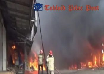Menjelang Lebaran, Komplek Pertokoan Pasar Jumat Purwakarta Habis Dilahap Sijago Merah