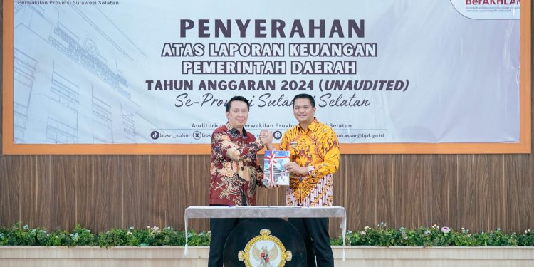 Warga Kompleks Nusa Indah Segel Total Kantor RW 02.