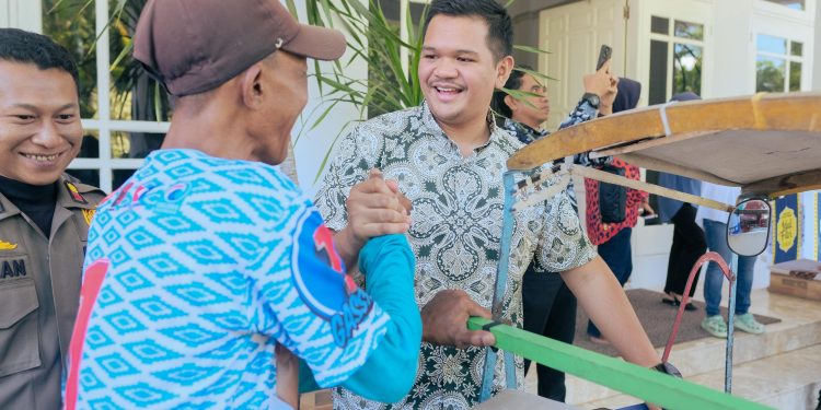 Warga Kompleks Nusa Indah Segel Total Kantor RW 02.