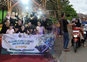 Alumni SMAN 4 Pandeglang Angkatan 2011 Kelas XI IPS 2 2010 Bagikan Takjil di Alun-Alun Menes