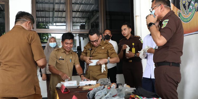 Kejaksaan Negeri Bantaeng Musnahkan Barang Bukti Tindak Pidana