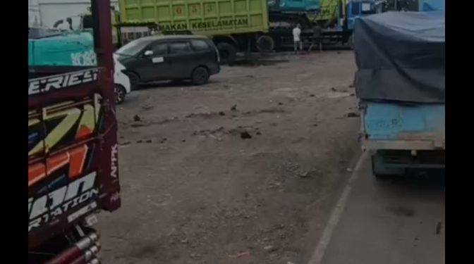“kembali terjadi mobil angkutan batu bara membuat resah masyarakat”.