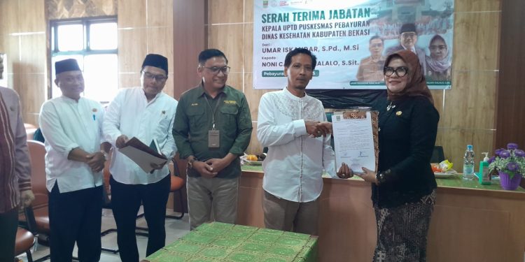 Serah Terima Jabatan Kepala Puskesmas Pebayuran Umar Iskandar Di Ganti Oleh Noni Karolina