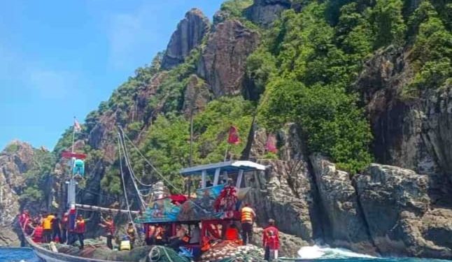Tetap Siaga di Laut Saat Lebaran, Polres Trenggalek Patroli Pulau Terluar Untuk Jaga Kedaulatan.