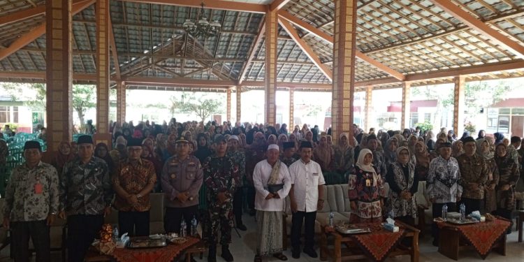 Muntiari ,S.Pd,M.Pd Korwil Dinas Pendidikan Bantur ” Jaga Siturrahmi Dan Persatuan Keluarga Besar PGRI Kecamatan Bantur.”