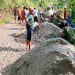 Masyarakat  Ojo lali Lakukan Giat gotong Royong Perbaiki Jalan Kabupaten.
