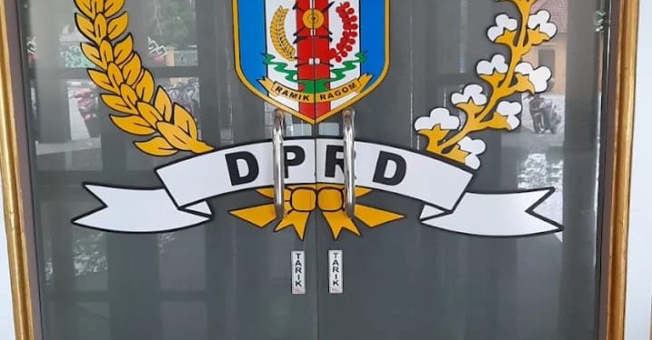 DIDUGA RUGIKAN NEGARA HAMPIR 1 MILIAR, SEKRETARIS DPRD WAY KANAN DIAM SAJA!