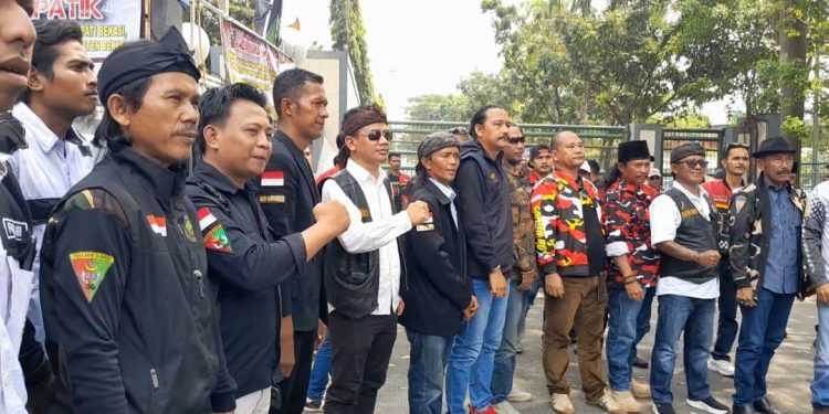 Aliansi Ormas Se Kabupaten Bekasi Mengutuk Keras Pelaku Pelecehan Kepada Bupati Dan Wakil Bupati Bekasi