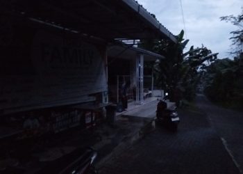 Kampung Terang Sidodadi Gelap ,Warga Salahkan PLN