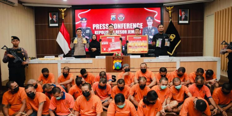 Hebat !! Genap sebulan , Satresnarkoba Polres Jember Ungkap 20 Kasus dan Tangkap 27 Tersangka