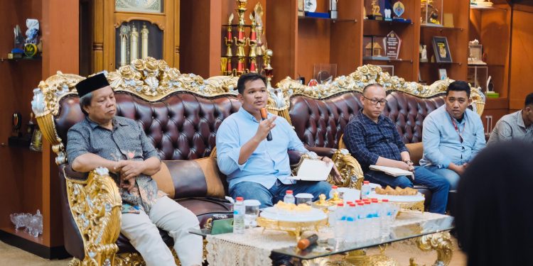 Beri Solusi Cepat, Bupati Bantaeng Uji Nurdin Terima Warga Terdampak KIBA