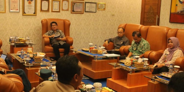 Bupati Lampung Utara Dr. Ir. H. Hamartoni, M.Si Pimpin Rapat Koordinasi Persiapan Kunjungan Gubernur dan Penanganan Isu Strategis Daerah