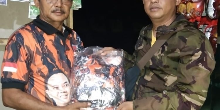 Penguatan Organisasi Ketua MPC PP Kabupaten Lebak Serahkan Atribut Kepada pengurus PP PAC Kecamatan Cihara
