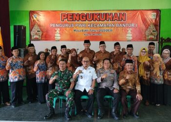 Pengukuhan Pengurus Persatuan Wredatama Republik Indonesia I ( PWRI ) Bantur Di KPRI ‘Mess”