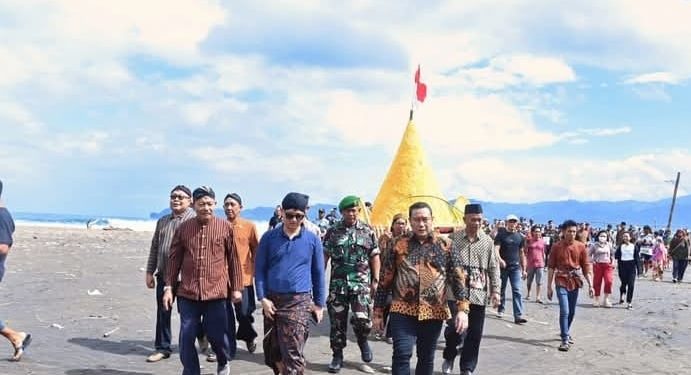 Labuh Laut Pantai Konang Menurut Mas Ipin Budaya yang Patut Dilestarikan