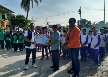 Memperingati Hari Lingkungan Hidup Se Dunia Madrasah Ibtidaiyah Al Rosadiayah Cikarang Timur Giat Bersih Bersih
