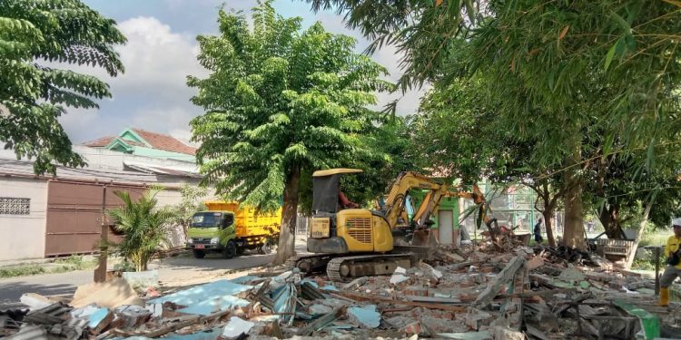 Di Mulainya Pembongkaran Bangunan Bekas PKL Wisma Tengger Segera di Bangun Bozem