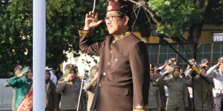 UPACARA HUT KABUPATEN LAMPUNG UTARA BERLANGSUNG KHIDMAT, DIMERIAHKAN RANGKAIAN KEGIATAN BUDAYA DAN PENGHARGAAN UNTUK DEDIKASI