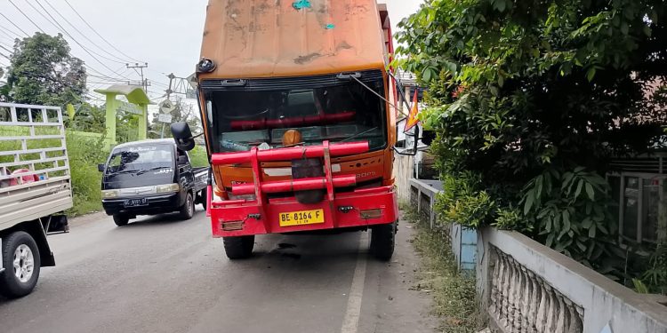 Mobil Angkutan Batu Bara Kembali Jadi Sorotan di Lawang Kidul