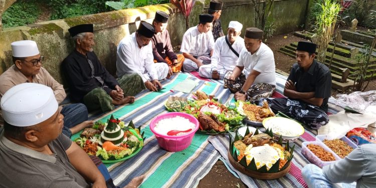 Pemdes Rejoyoso Selamatan Bersih Desa Di Area Makam Mbah Nilo. Wirjo Rogojoso