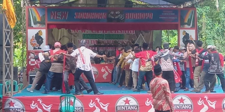 Pemdes Rejoyoso Selamatan Bersih Desa Di Area Makam Mbah Nilo. Wirjo Rogojoso