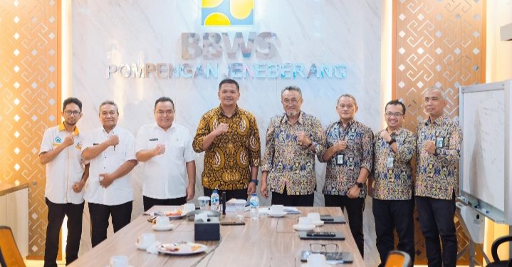 Demi Wujudkan Petani Bangkit, Bupati Bantaeng Uji Nurdin Serahkan Studi Kelayakan Unhas ke BBWS Pompengan Jeneberang