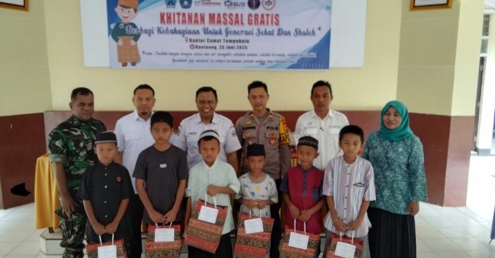Khitanan Massal dan Pemeriksaan Kesehatan Gratis Warnai Kegiatan Sosial PKK Kabupaten Bantaeng di Tompobulu