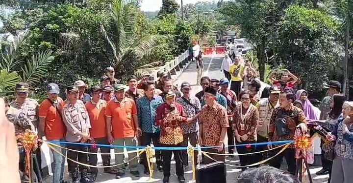 Bupati Wonosobo Resmikan Jembatan Leksono,   Mobilitas Warga Kembali  Normal