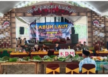 Dukung Tradisi dan Budaya, Polres Trenggalek Amankan Prosesi Adat Labuh Laut.