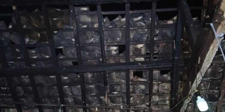 puluhan rumah rusak di taman asri way kanan di terjang hujan deras dan angin kencang