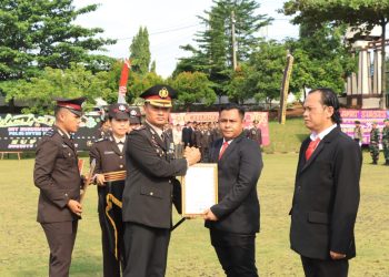 Hari Bhayangkara Ke-79, Sebanyak 72 Personel dan 2 Masyarakat Terima Penghargaan Dari Kapolres Lampung Utara
