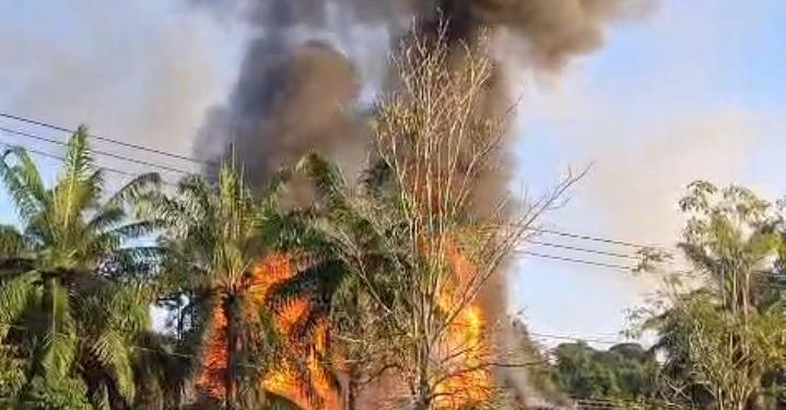 Kebakaran Hebat Landa Pemukiman Warga Dijalan Bangau