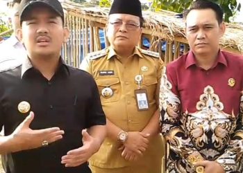 Bupati Bekasi Ade Kuswara Kunang Menijau Warga Yang Tidak Punya Rumah Di Kampung Parung Banteng