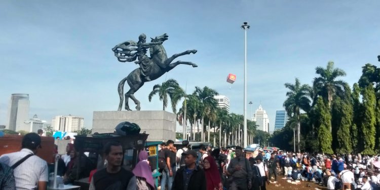 Peringati HUT Bhayangkara, Polsek Pebayuran Berangkatkan 400 Warga ke Jakarta