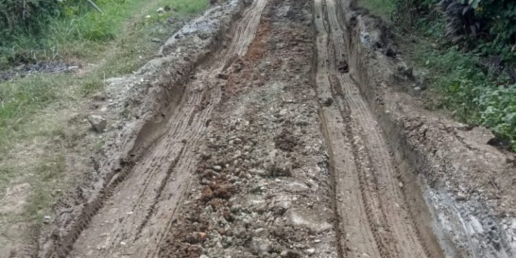 Jalan Tanggul Rusak Parah Akibat Aktivitas Proyek Jalan Cor Beton Warga Kertijaya KW-7 Minta Pihak Kontraktor Bertanggung Jawab