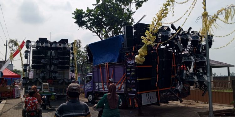 Persiapan “GEBYAR PESONA DESA SUKONOLO 2025 ” Sound Horeg Meluncur Menuju Start