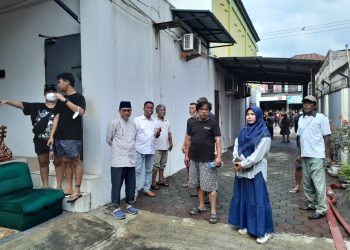 Kepala Desa Kedungwaringin Hj Tita Komala Langsung Tinjau Ke lokasi Kebakaran Gudang Mini Market Prima Kedungwaringin