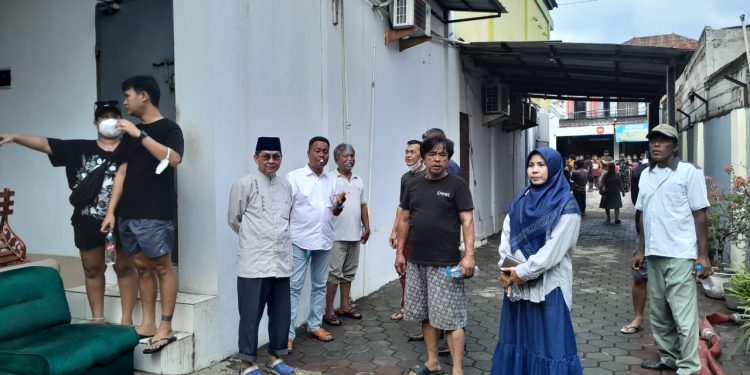 Kepala Desa Kedungwaringin Hj Tita Komala Langsung Tinjau Ke lokasi Kebakaran Gudang Mini Market Prima Kedungwaringin