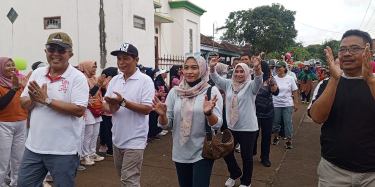 Abah Kholiq Resmikan Jalan Rabat Beton Di Gunung Gebang