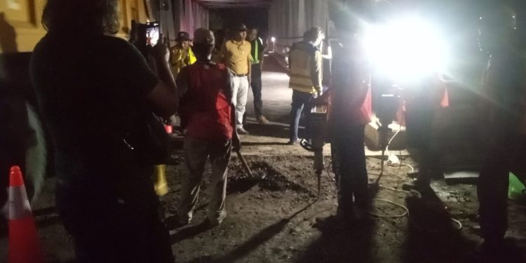 Dinas PUPR Provinsi Lanjutkan Pengaspalan Jembatan di Desa Muara Lawai