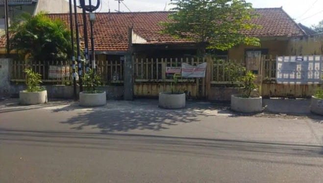 Diduga Oknum BPKP Arogan Usir PKL yang Jualan di Fasum, Pasang Betonan Sumur di Trotoar