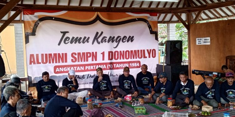 Temu Kangen Alumni SMPN 1 Donomulyo Angkatan Pertama (1) Tahun 1984 Di Bukit Waung , Sumberoto