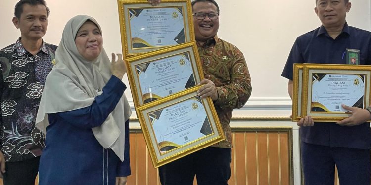 Kemenag Karawang Sekaligus Borong Penghargaan Dari KPPN Dengan IKPA Sempurna