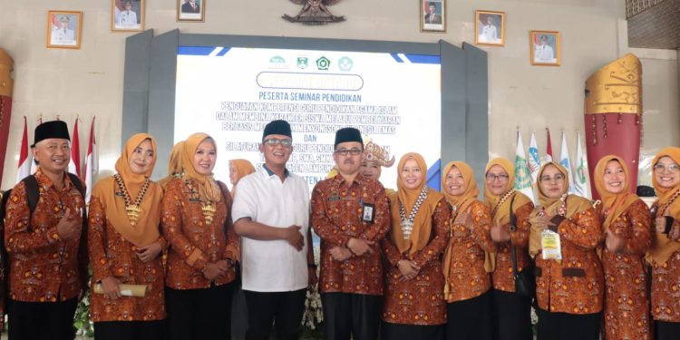 Bupati Ardito Wijaya Hadiri Seminar Pendidikan dan Silaturahmi Akbar Guru PAI AGPAII Lampung Tengah 2025